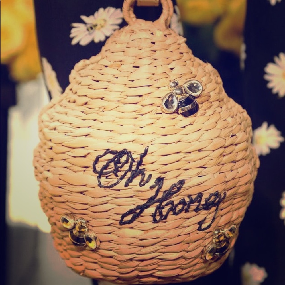 Kate Spade ♠️ straw beehive bag